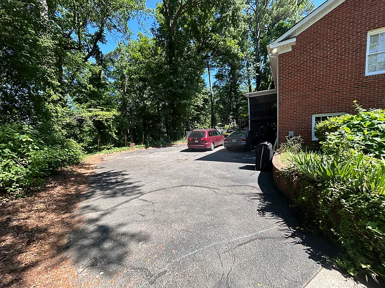 230 Summer Tree Ct #B — Photo 2
