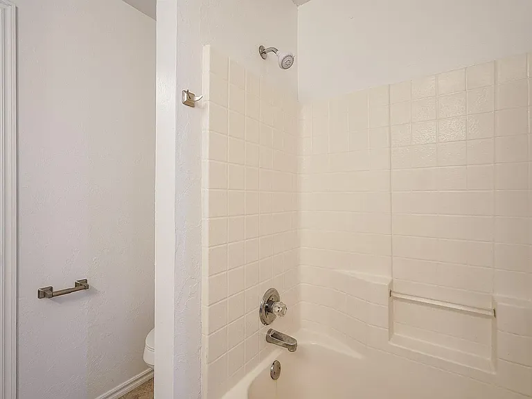 2406 Leeds Ln — Photo 13