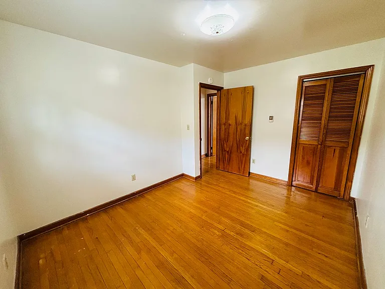 2 Bedroom, 1 Bath Apartment — Photo 15