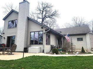 S68W17930 East Dr, Muskego, WI 53150