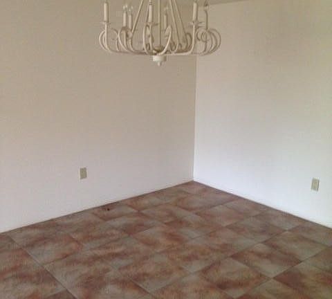 ABUNDANT USE OF CERAMIC TILE