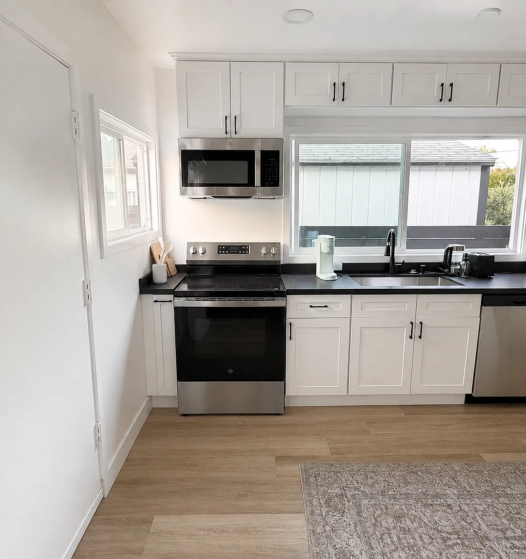 Studio, 410 sqft, $3,150 — Photo 2