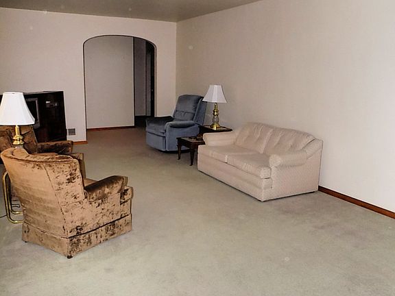 4th image of 702 Wisconsin Ave