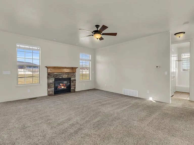 832 E Michie Ln — Photo 3