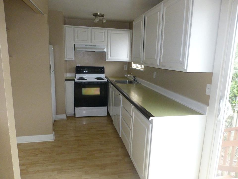1st image of 1016 Hazelwood Dr