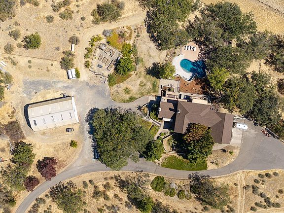 2nd image of 55 Pompadour Dr