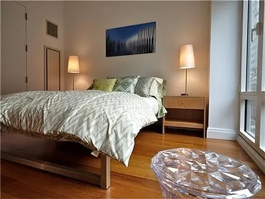 Rented by La Seven Inc. | media 22