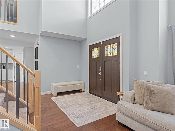 4th image of 8 Leonard Dr
