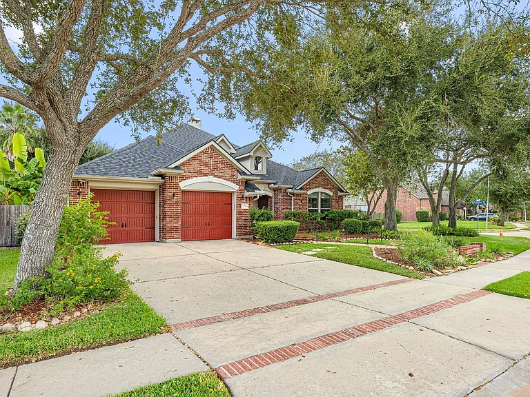 802 Floriencia St — Photo 2