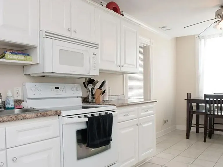 1114 Lincoln St — Photo 7