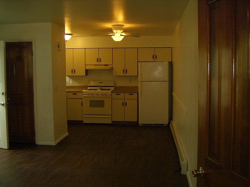 KICHEN WITH HARDWOOD FLOORS