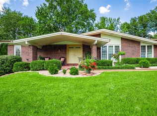 3 Country Club Ct, Florissant, MO 63033