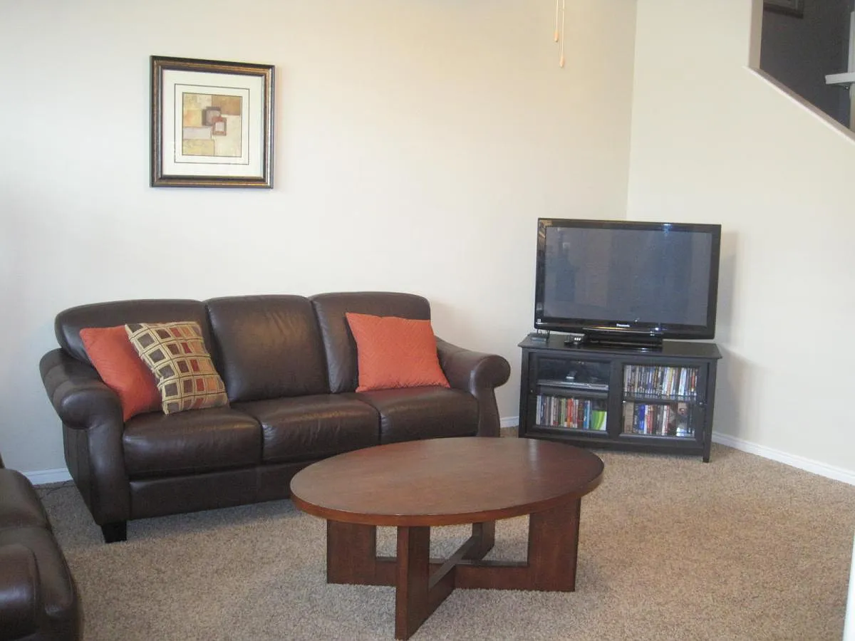 3 bed, 2.5 bath, 1750 sqft, $2,475 — Photo 4