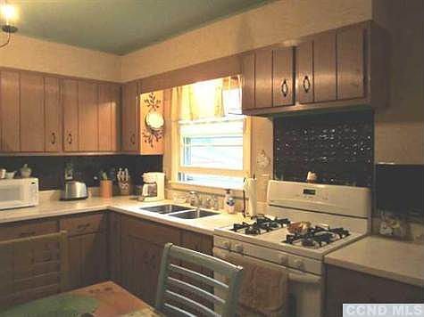 3rd image of 2201 Pine Dr