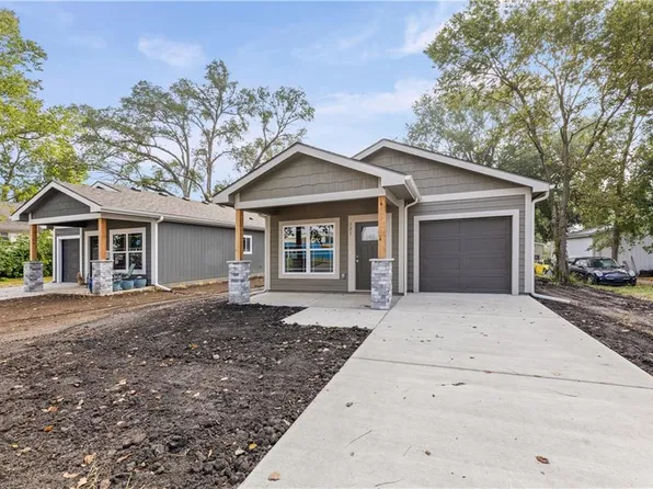 121 S Cedar St, Ottawa, KS 66067