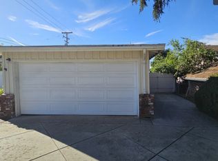 102 W Colorado Ave, Glendora, CA 91740