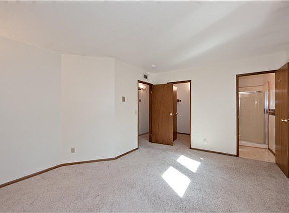 5th image of 4647 Darlene Way