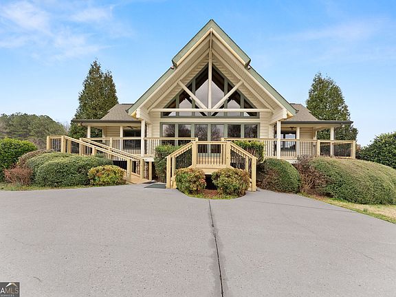 4th image of 40 Benton Rd