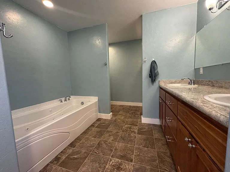 1705 E Glacier St — Photo 14