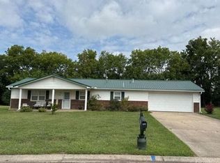 1806 N Walnut Rd, Iola, KS 66749