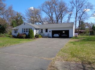 8 Oakwood Cir, South Hadley, MA 01075