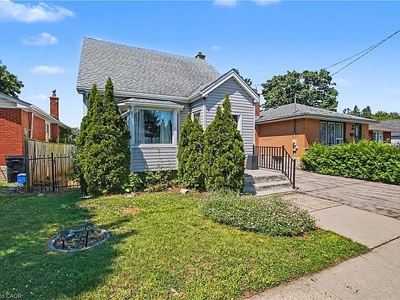 3rd image of 16 Mercer Rd