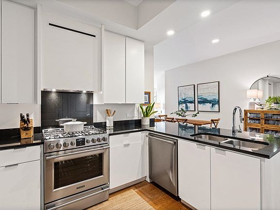 4th image of 717 Riverside Dr #307