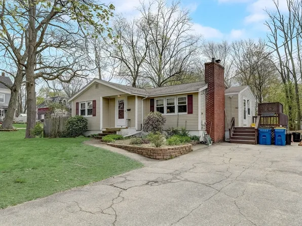 35 Dean Pl, East Bridgewater, MA 02333