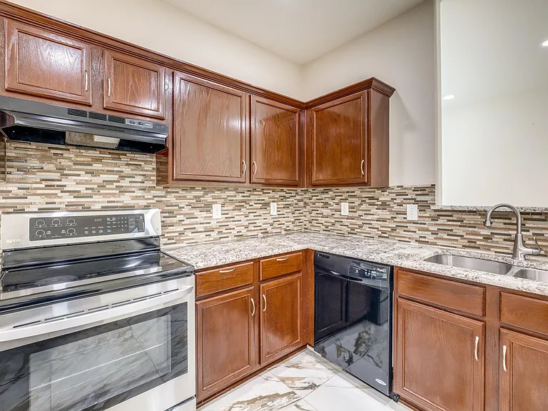 915 Penny Royal Ct — Photo 8