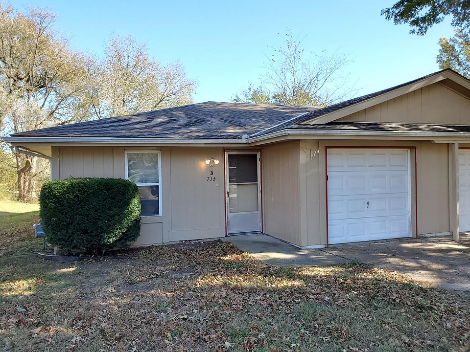 1st image of 715 NE Banner Dr APT B