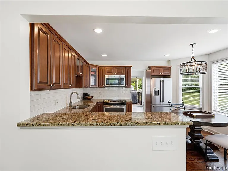 1514 S Wilson Ave — Photo 12