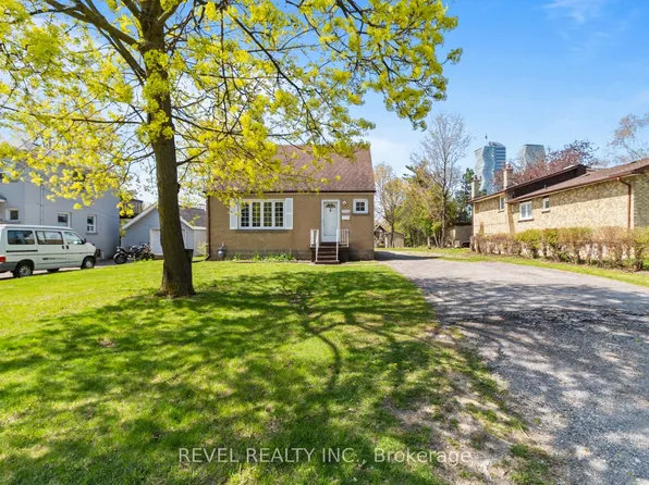 3524 Joan Dr, Mississauga, ON L5B 1T8