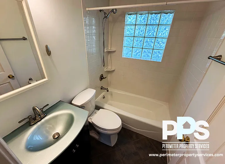 615 Boulevard SE #11 — Photo 4