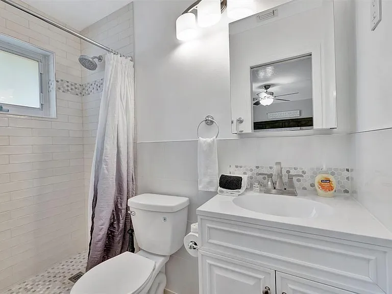 925 NE 25th Ave — Photo 23