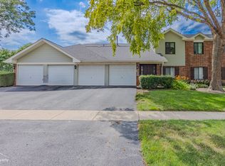 630 Cumberland Trl APT AA1, Roselle, IL 60172