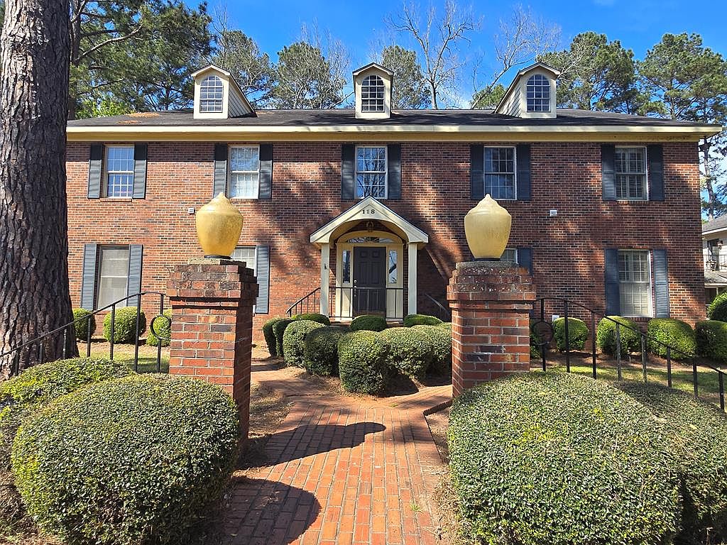 118 Country Club Dr APT D