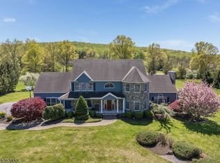 7 Deer Run, Lebanon, NJ 08833