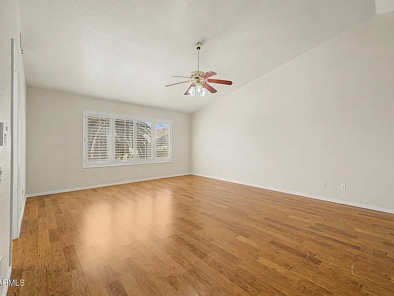 1722 E Samuel Dr — Photo 23