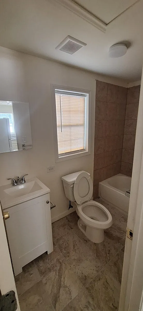 Building Photo - 416 E Plantation Dr #3
