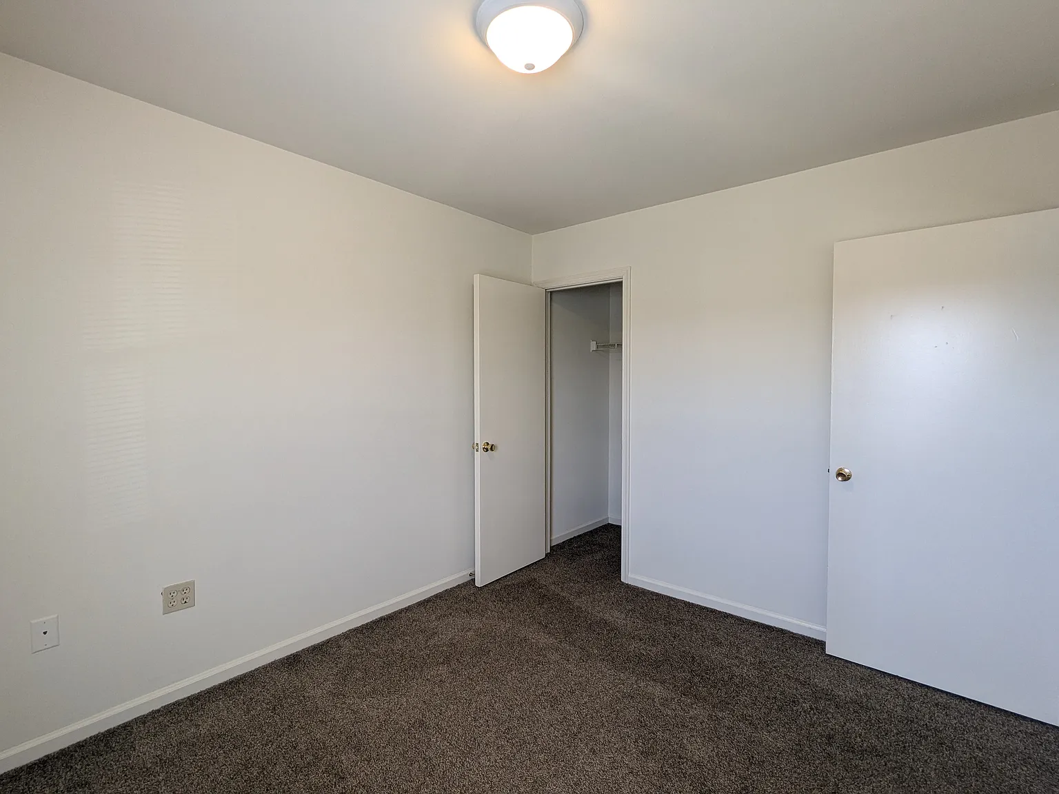 2 bed, 1000 sqft, $1,275 — Photo 3