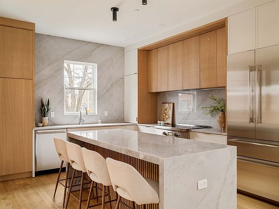 4th image of 20 Wendell St #4