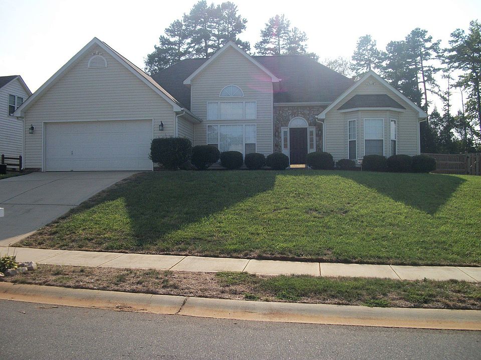 Beautiful Ranch style home barely lived in.