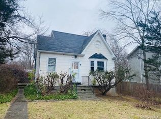 98 Walnut Rd, Lake Peekskill, NY 10537