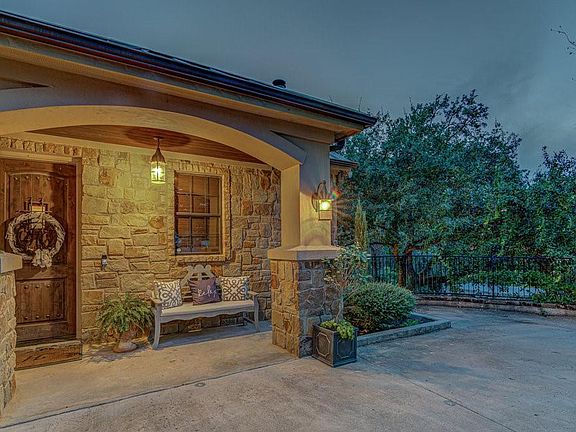 4th image of 303 Rolling Green Dr