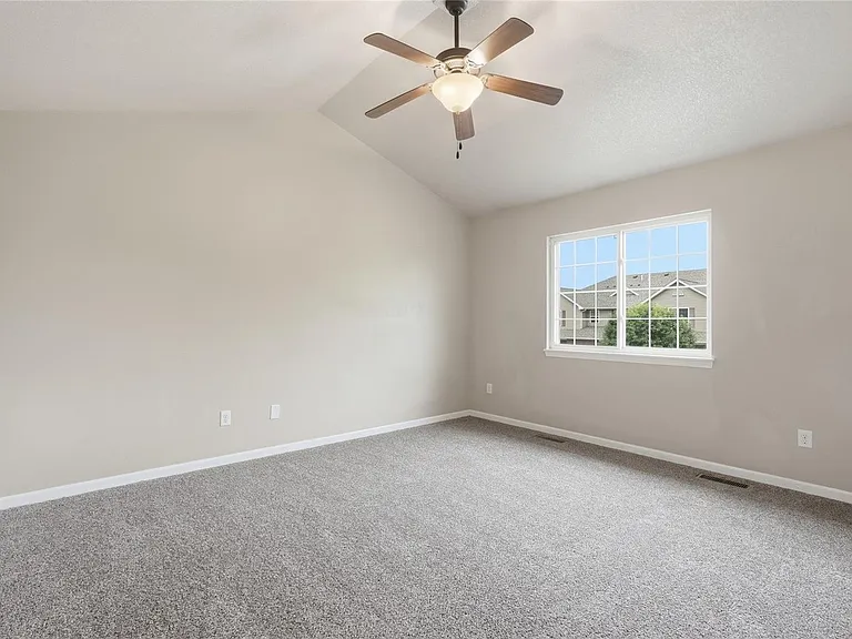 1694 Burr Dr — Photo 10