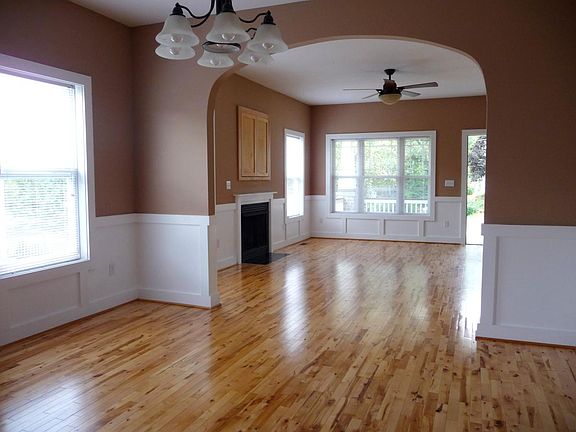 Plenty of diving and living space.