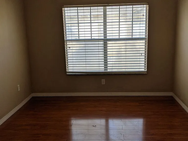 2424 Grand Central Pkwy #5 — Photo 6