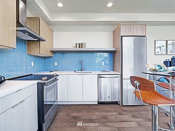 4th image of 4722 D 31st Avenue S