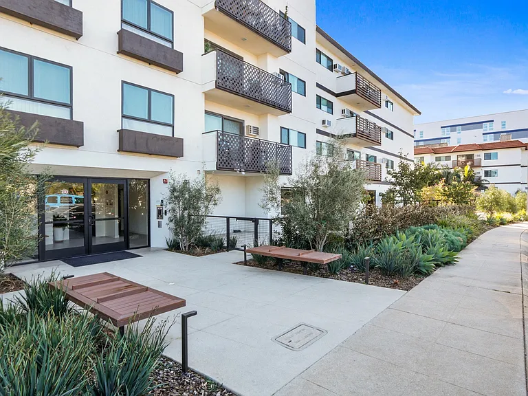 Sepulveda West Apartments — Photo 8