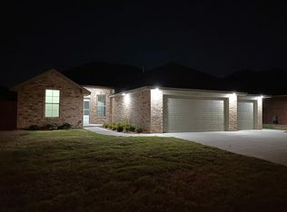 509 Pinewood Dr, Moore, OK 73160